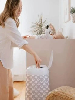 Poubelle à Couches Dress Up ANGELCARE Blanc - Angelcare -Boutique Badabulle poubelle a couches dress up angelcare 2