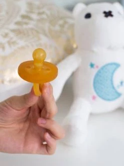 Sucette à Bout Rond Tout Latex 6 Mois+ SUAVINEX Naturel - Suavinex -Boutique Badabulle sucette a bout rond tout latex 6 mois suavinex 3