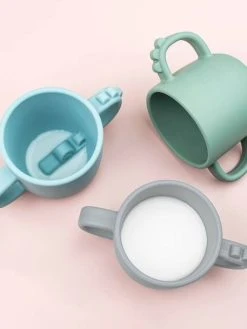 Tasse à 2 Poignées DONE BY DEER Peekaboo Crocodile En Silicone Vert - Done By Deer -Boutique Badabulle tasse a 2 poignees done by deer peekaboo crocodile en silicone 3